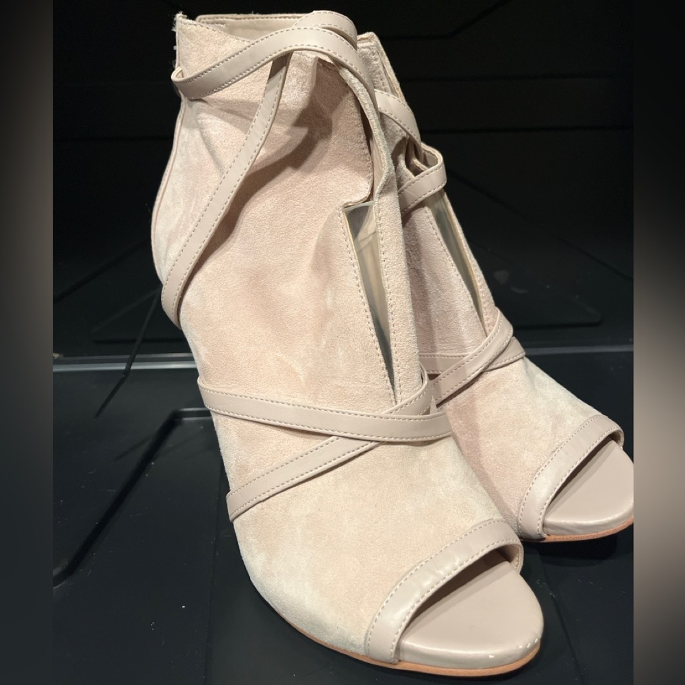 Barely worn nude heels